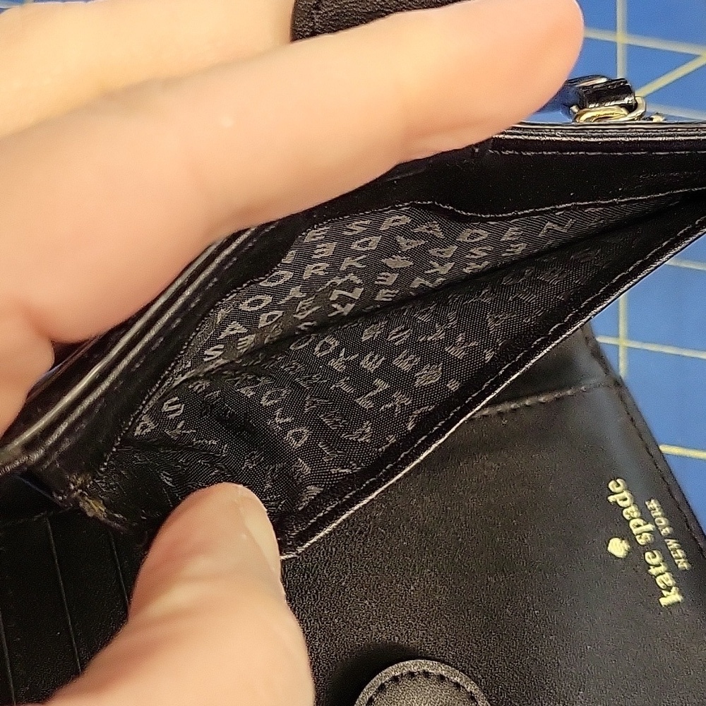 Kate Spade Patent Black Card Holder Wallet 5.5" x 4" x 0.5" Preowned - Picture 8 of 13